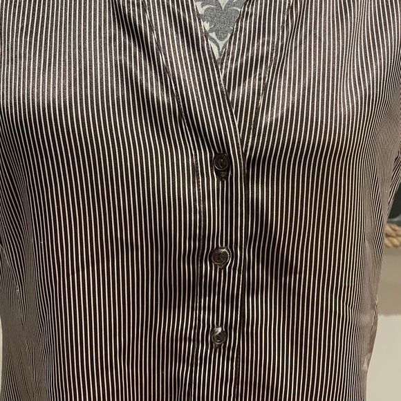 Beautiful short sleeved tapered blouse with cream and brown pin stripes - Picture 2 of 7